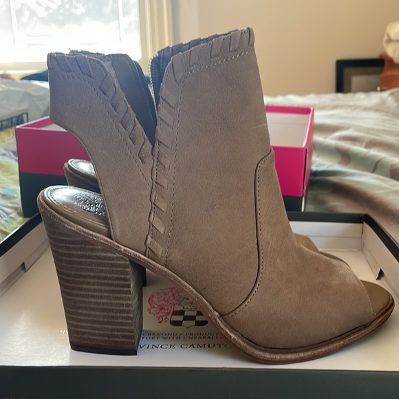 Vince Camuto peep toe, high heel sandals - Picture 4 of 6